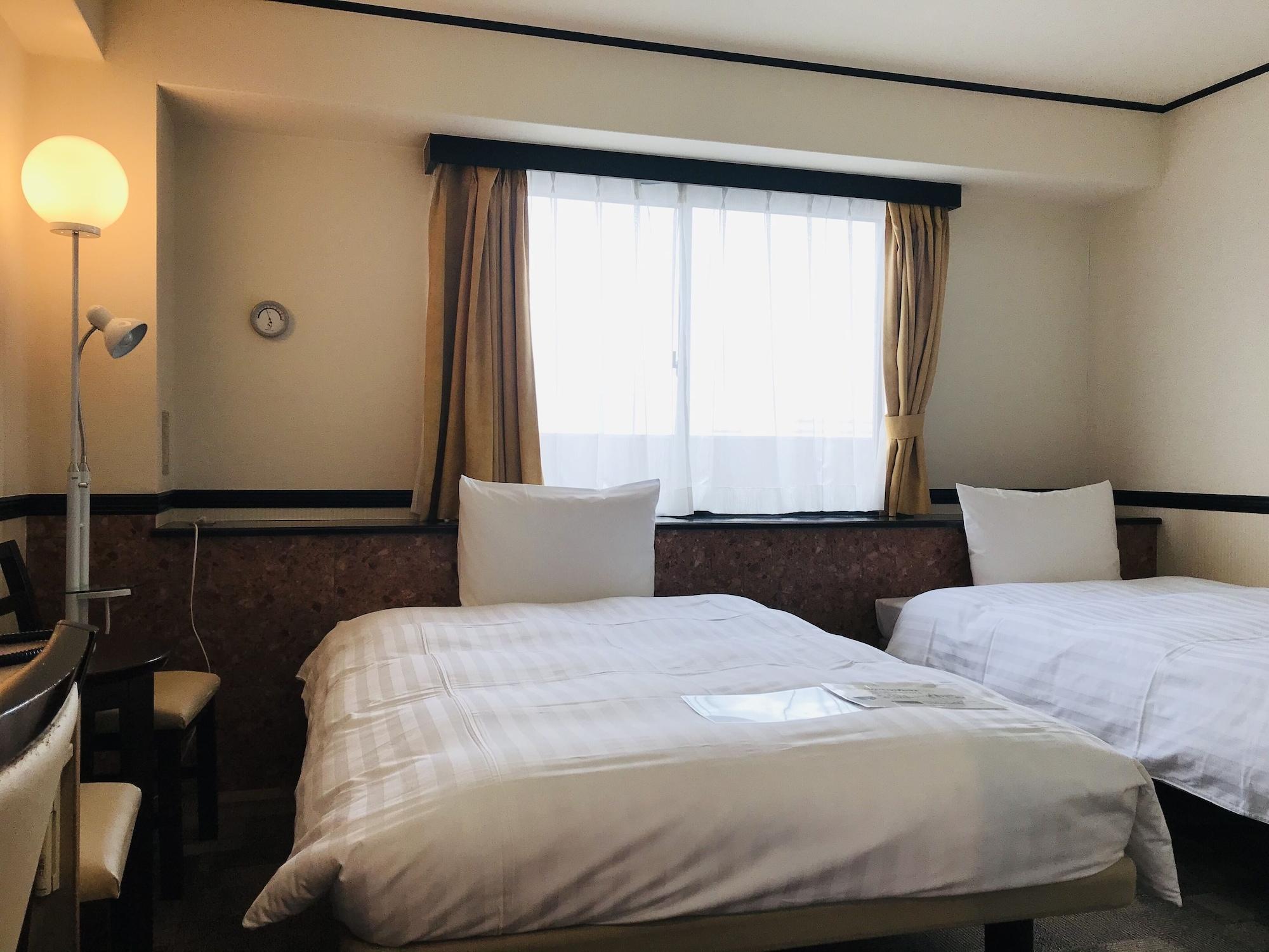 Toyoko Inn Tokyo Tozai-Sen Nishi-Kasai Buitenkant foto